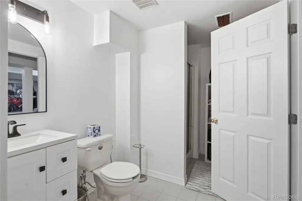 18488 Manor Lane Livonia City MI 48152