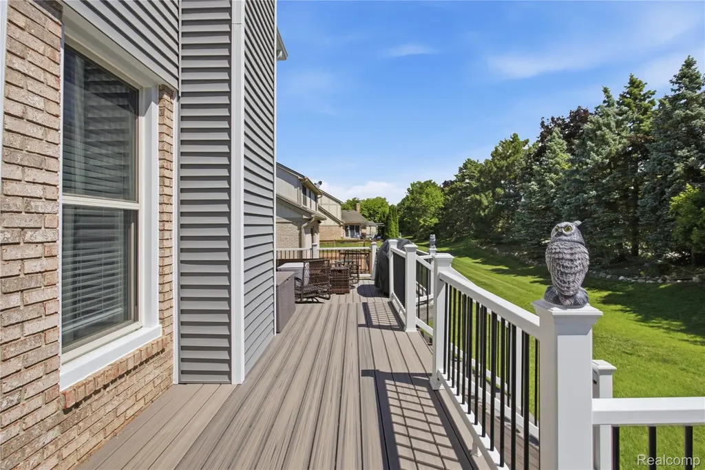 18488 Manor Lane Livonia City MI 48152