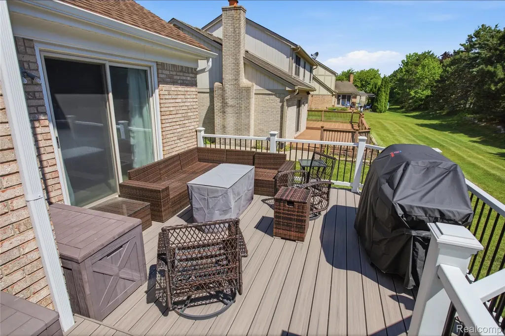 18488 Manor Lane Livonia City MI 48152