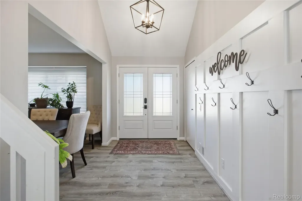 18488 Manor Lane Livonia City MI 48152