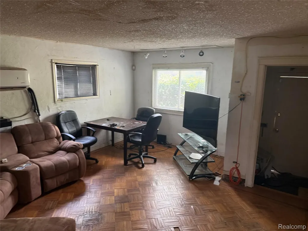 13276 Strathmoor Street Detroit City MI 48227