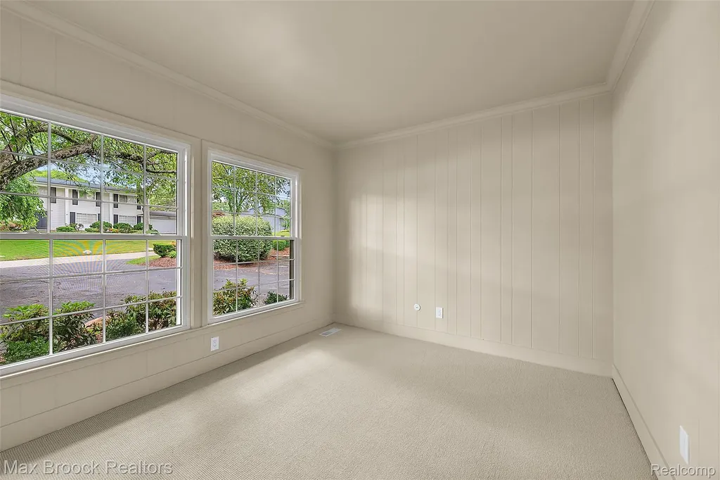 4525 Valleyview Drive West Bloomfield Charter Township MI 48323
