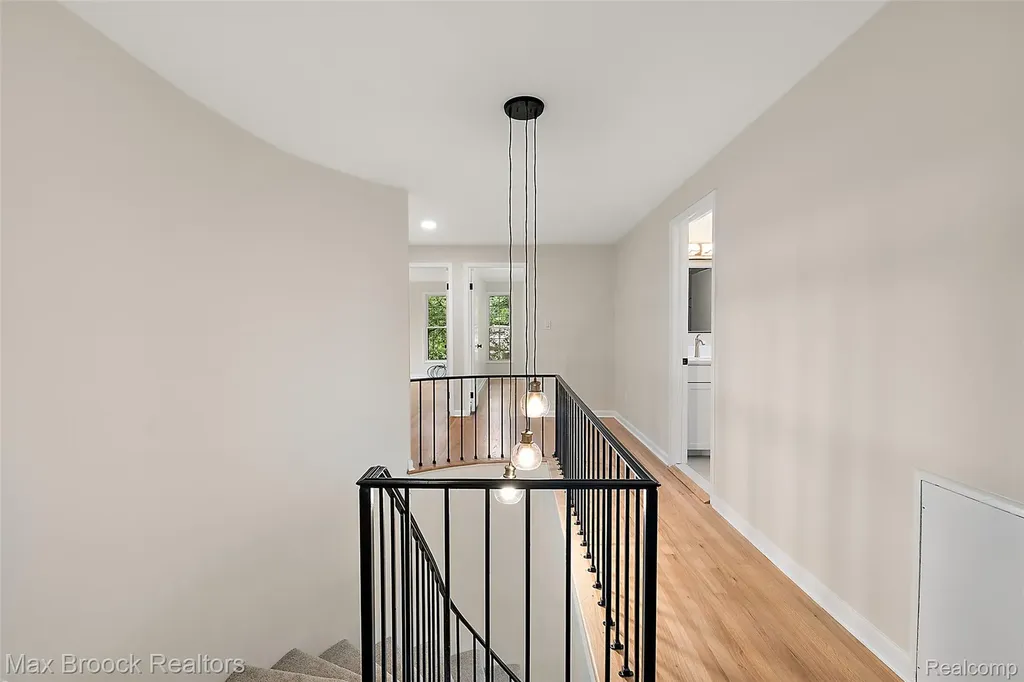 4525 Valleyview Drive West Bloomfield Charter Township MI 48323