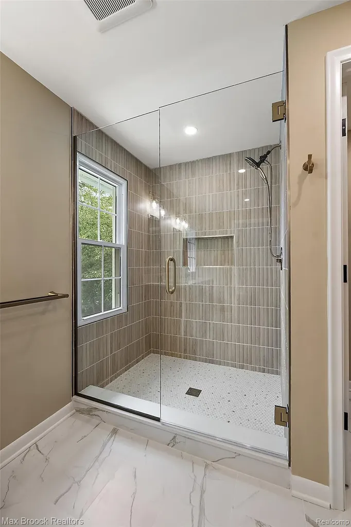 4525 Valleyview Drive West Bloomfield Charter Township MI 48323