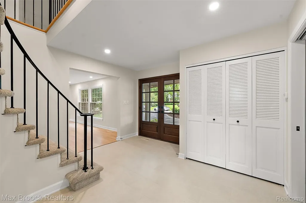 4525 Valleyview Drive West Bloomfield Charter Township MI 48323