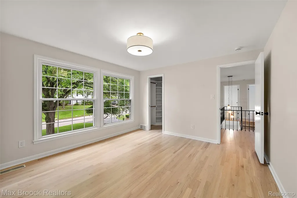 4525 Valleyview Drive West Bloomfield Charter Township MI 48323