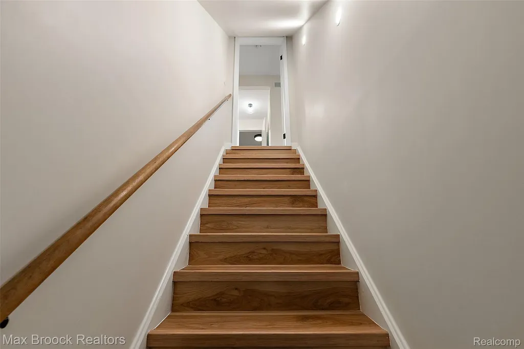 4525 Valleyview Drive West Bloomfield Charter Township MI 48323
