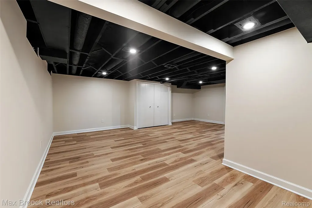 4525 Valleyview Drive West Bloomfield Charter Township MI 48323