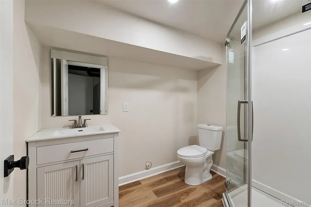 4525 Valleyview Drive West Bloomfield Charter Township MI 48323