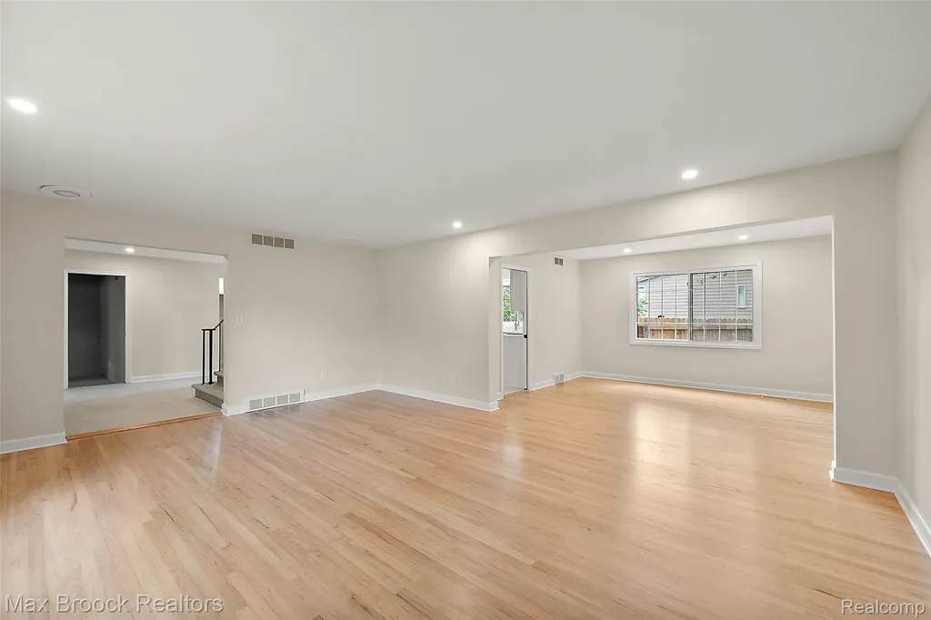 4525 Valleyview Drive West Bloomfield Charter Township MI 48323