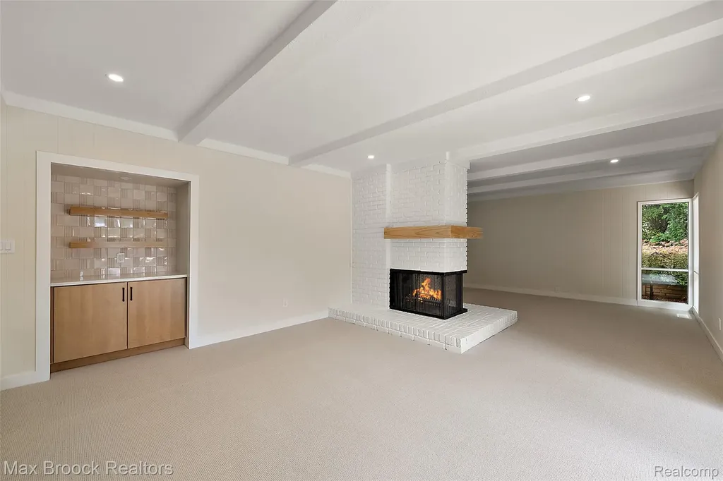 4525 Valleyview Drive West Bloomfield Charter Township MI 48323