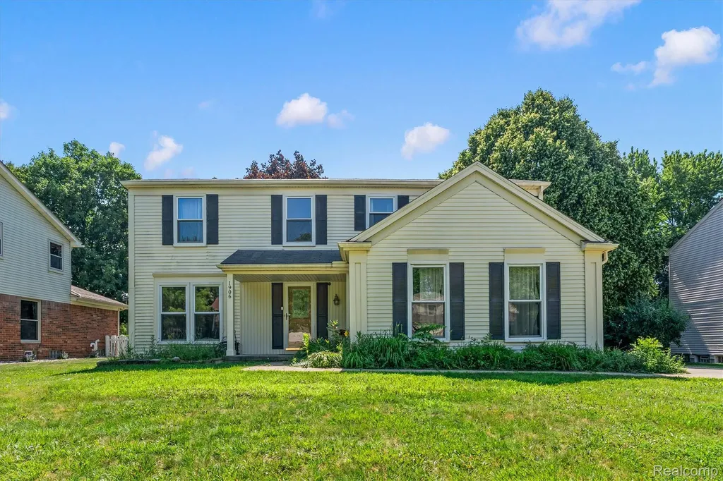 1906 Freemont Drive Troy City MI 48098