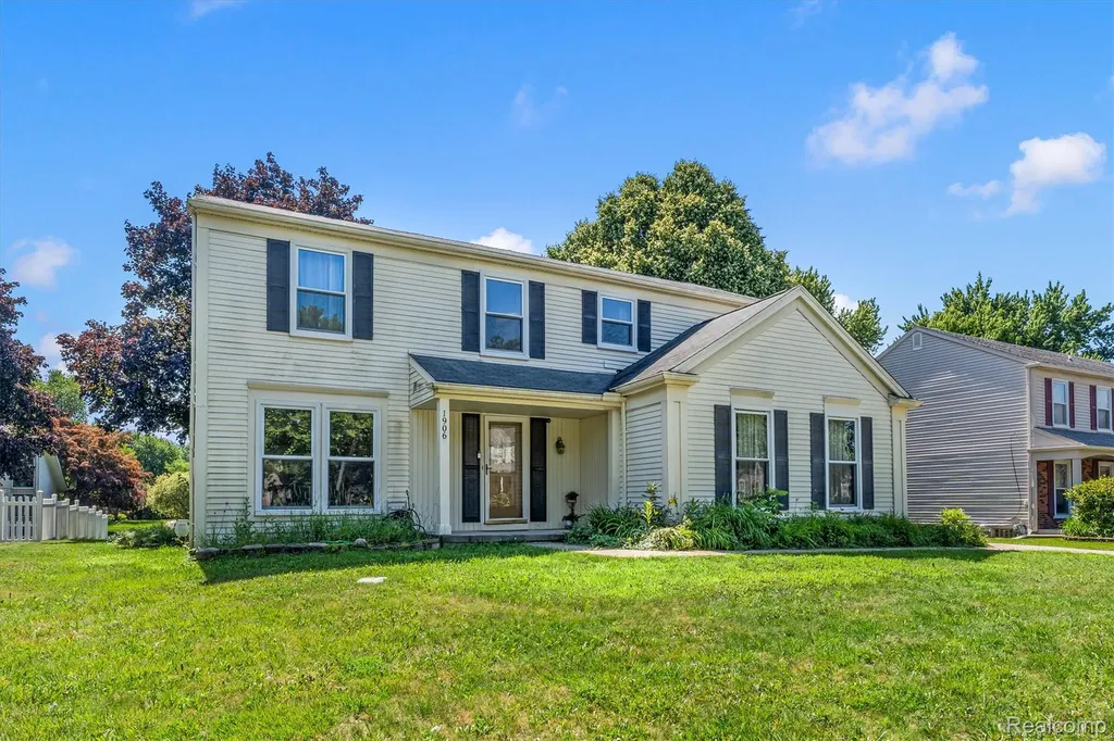 1906 Freemont Drive Troy City MI 48098