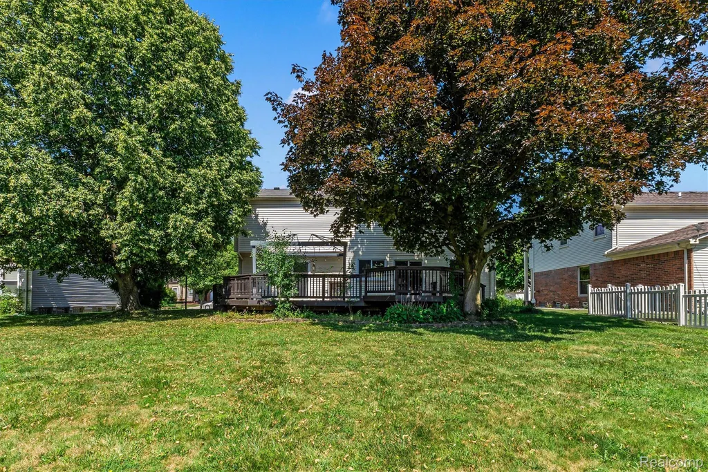 1906 Freemont Drive Troy City MI 48098