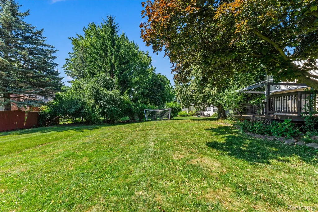 1906 Freemont Drive Troy City MI 48098