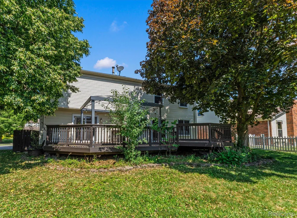 1906 Freemont Drive Troy City MI 48098