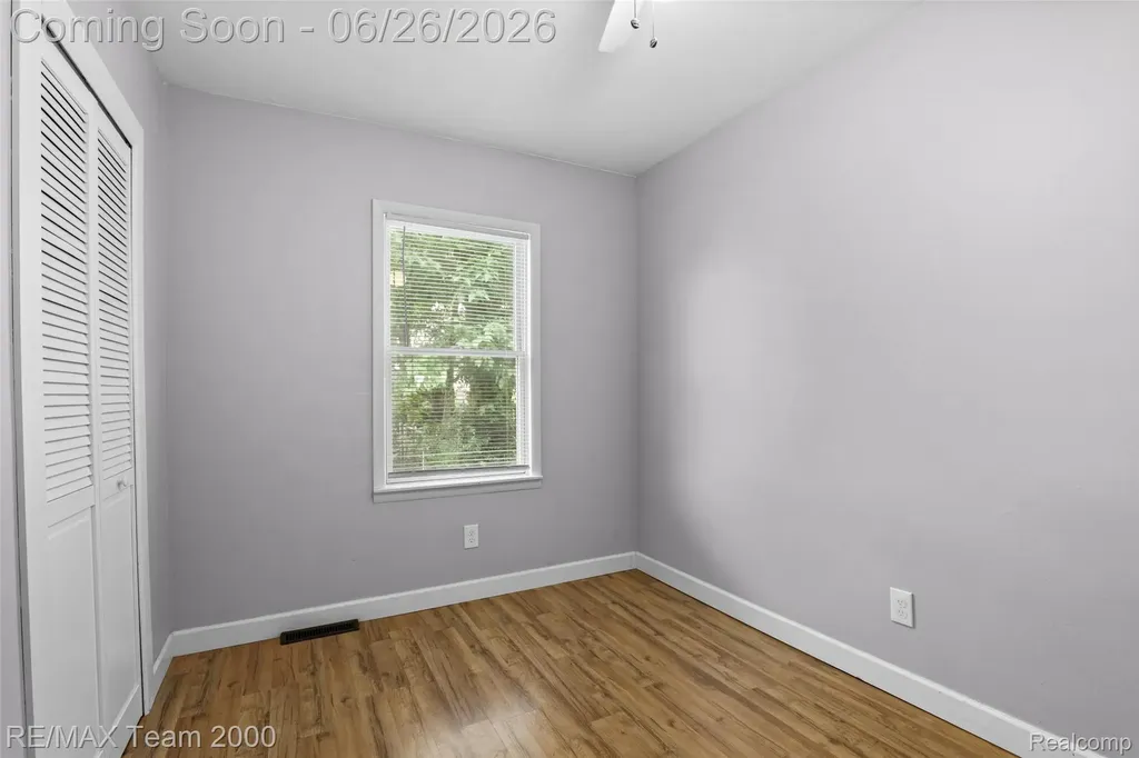 23336 Hoover Avenue Hazel Park City MI 48030
