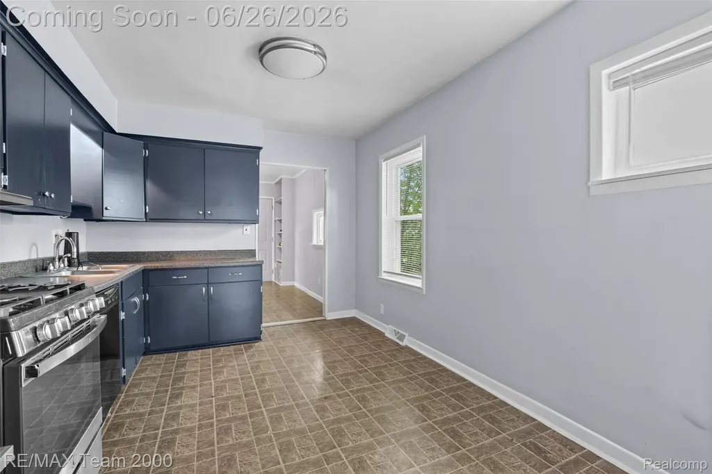 23336 Hoover Avenue Hazel Park City MI 48030