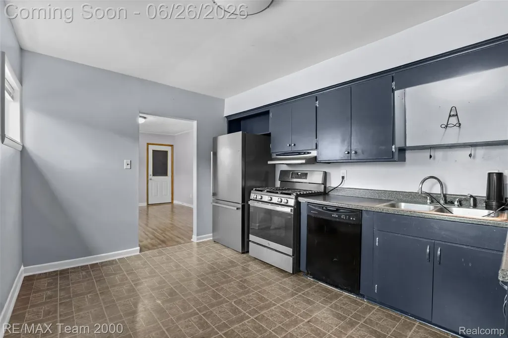 23336 Hoover Avenue Hazel Park City MI 48030
