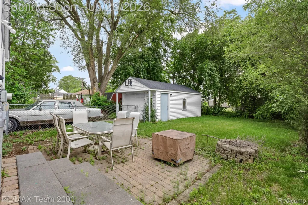 23336 Hoover Avenue Hazel Park City MI 48030