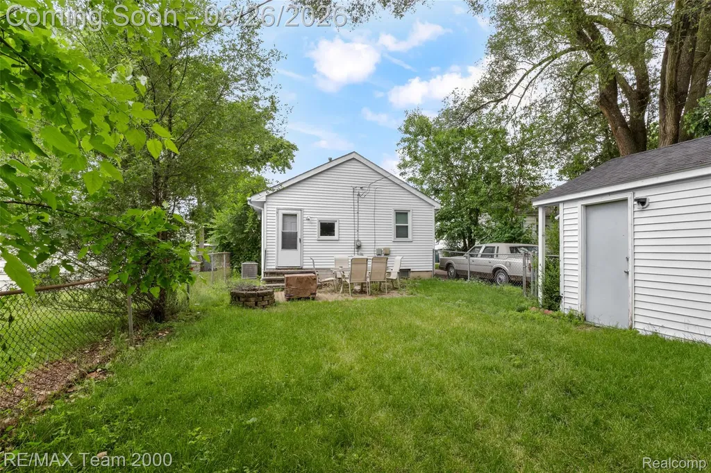 23336 Hoover Avenue Hazel Park City MI 48030