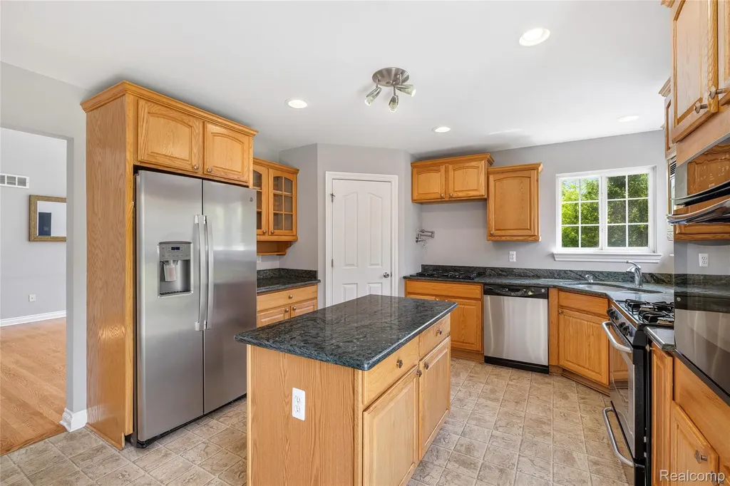 20798 Oak Ridge Drive Clinton Charter Township MI 48036