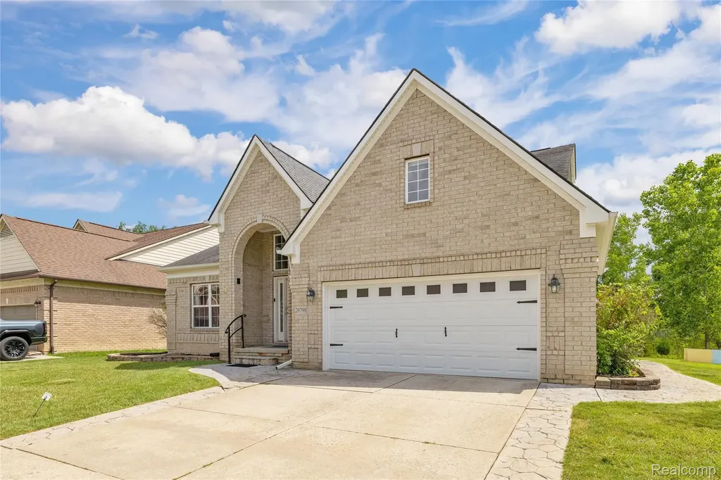 20798 Oak Ridge Drive Clinton Charter Township MI 48036