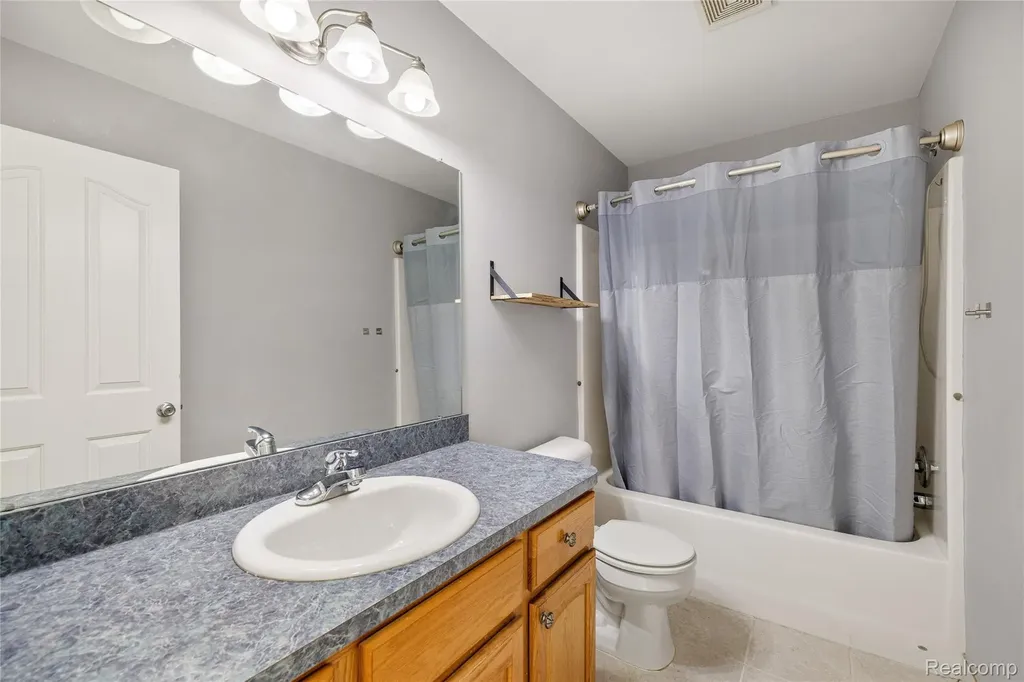 20798 Oak Ridge Drive Clinton Charter Township MI 48036