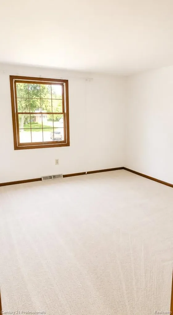 6075 Quaker Lane Washington Township MI 48094