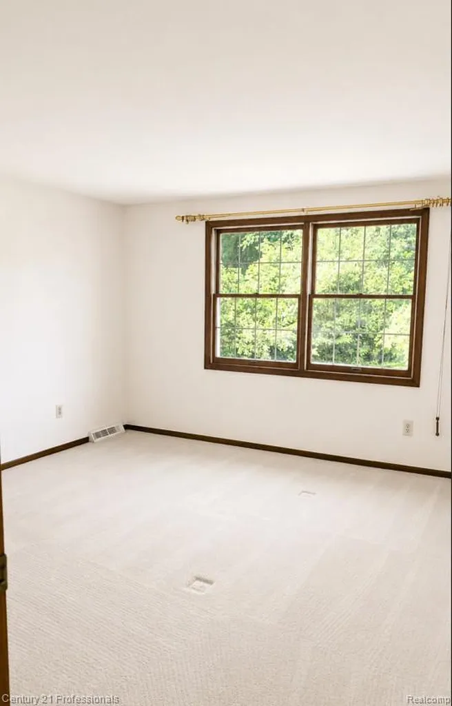 6075 Quaker Lane Washington Township MI 48094