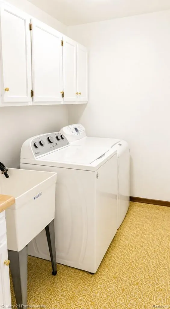 6075 Quaker Lane Washington Township MI 48094