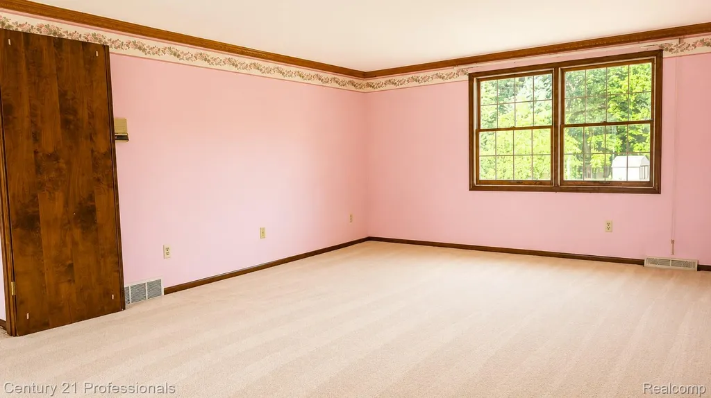 6075 Quaker Lane Washington Township MI 48094