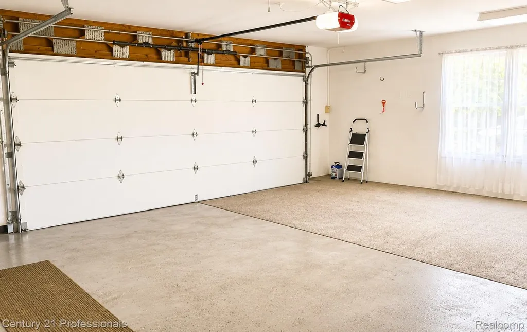 6075 Quaker Lane Washington Township MI 48094