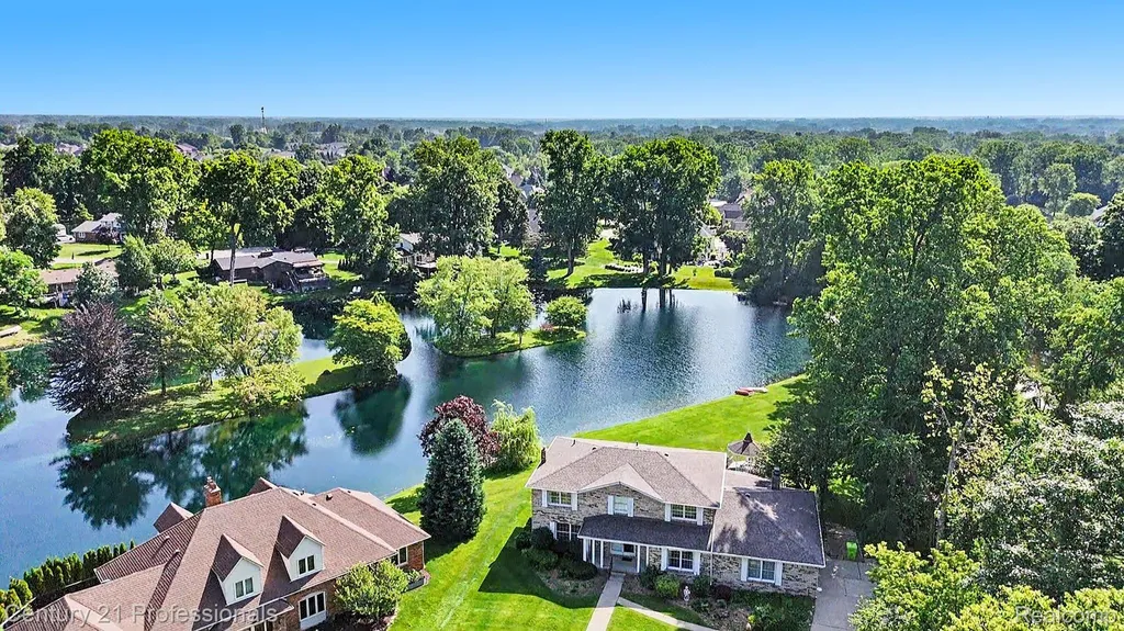6075 Quaker Lane Washington Township MI 48094