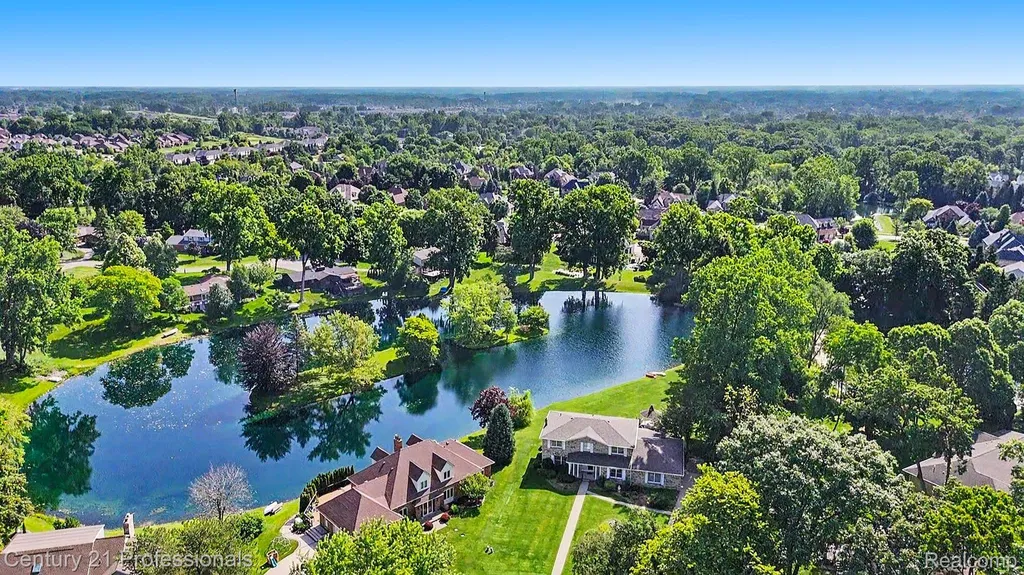 6075 Quaker Lane Washington Township MI 48094