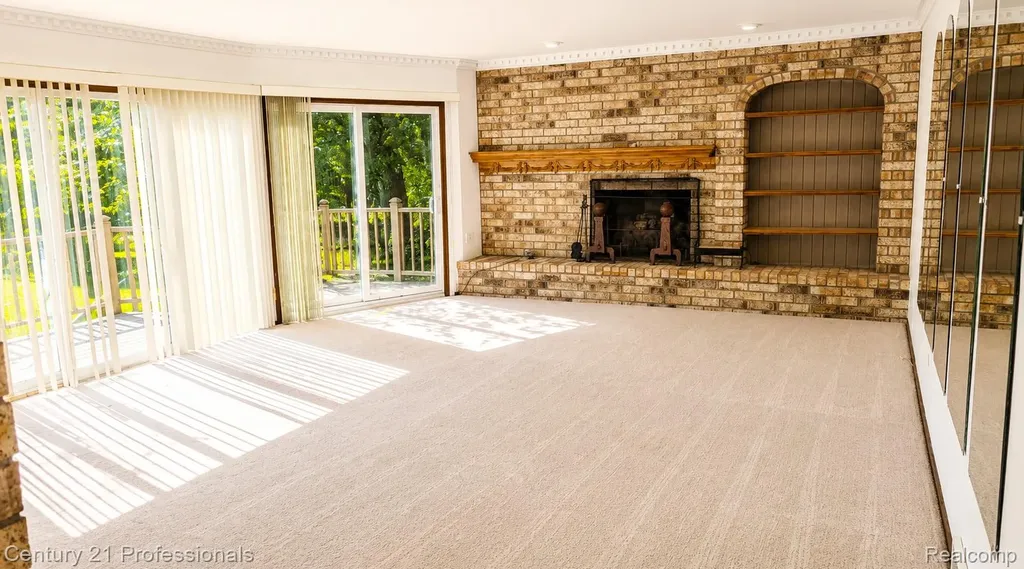 6075 Quaker Lane Washington Township MI 48094