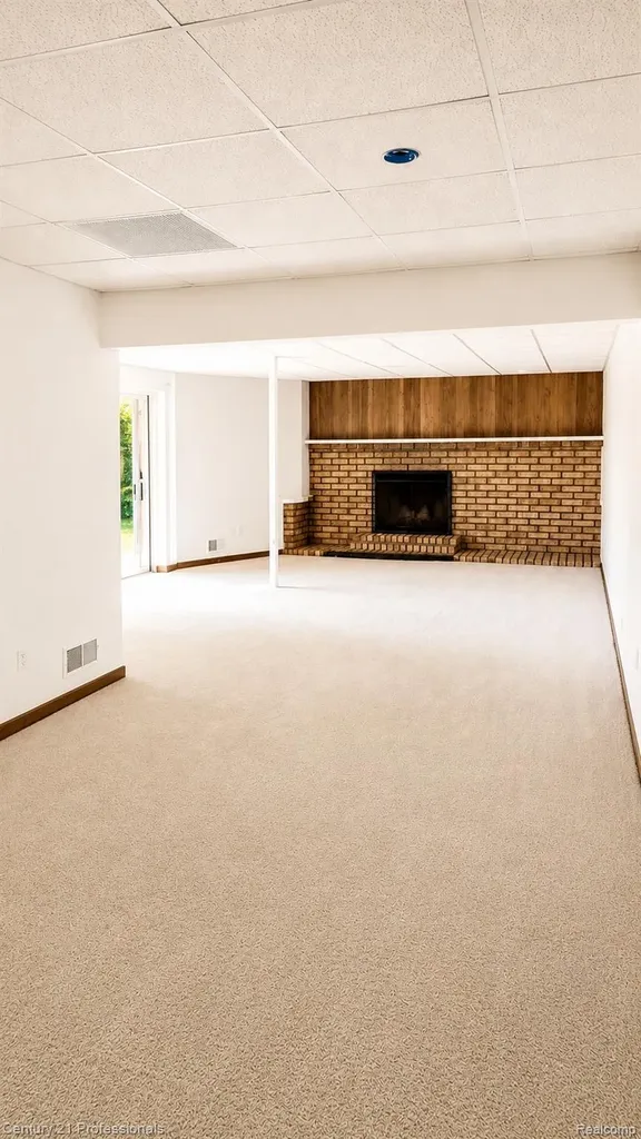 6075 Quaker Lane Washington Township MI 48094