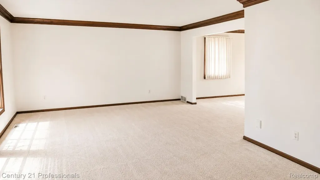 6075 Quaker Lane Washington Township MI 48094