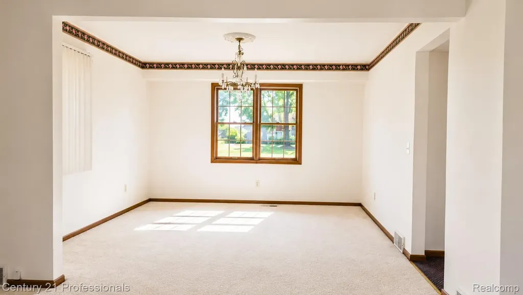 6075 Quaker Lane Washington Township MI 48094