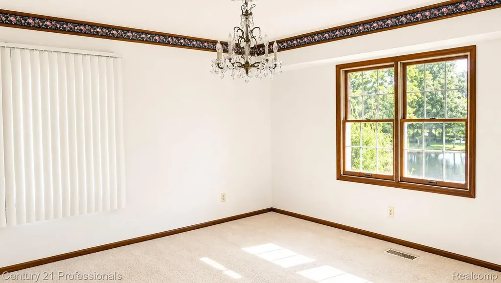 6075 Quaker Lane Washington Township MI 48094