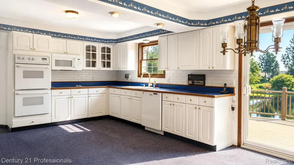 6075 Quaker Lane Washington Township MI 48094