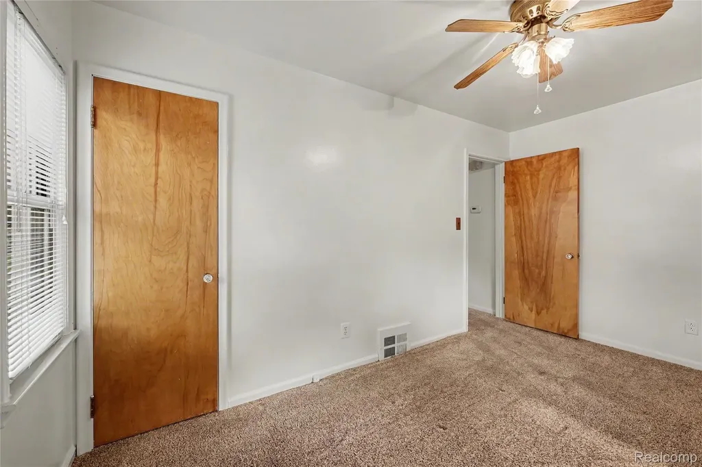 26313 Delton Street Madison Heights City MI 48071