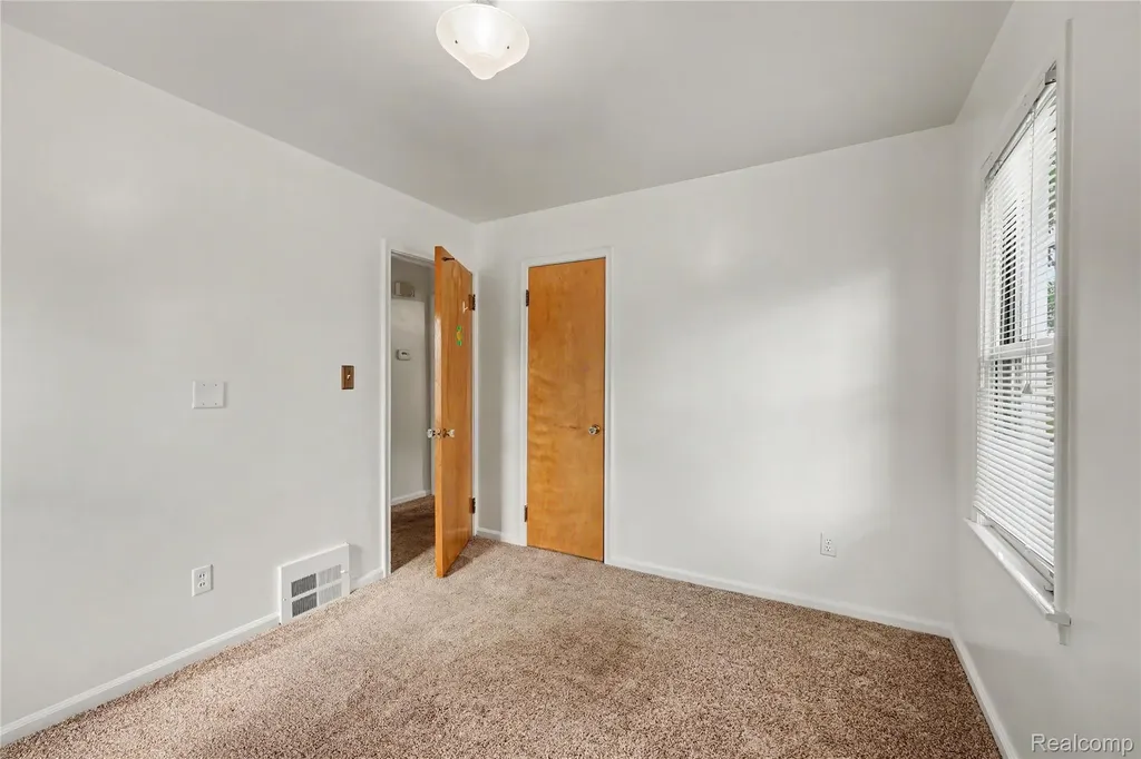 26313 Delton Street Madison Heights City MI 48071
