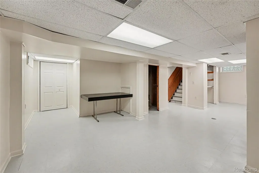 26313 Delton Street Madison Heights City MI 48071
