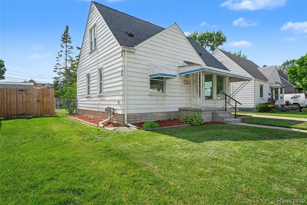26313 Delton Street Madison Heights City MI 48071