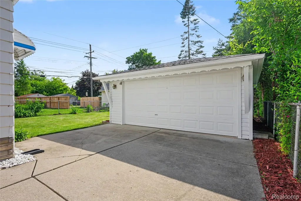26313 Delton Street Madison Heights City MI 48071