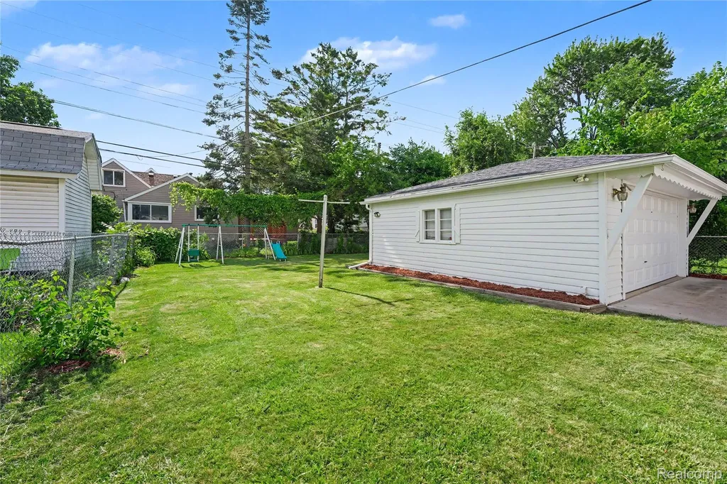 26313 Delton Street Madison Heights City MI 48071