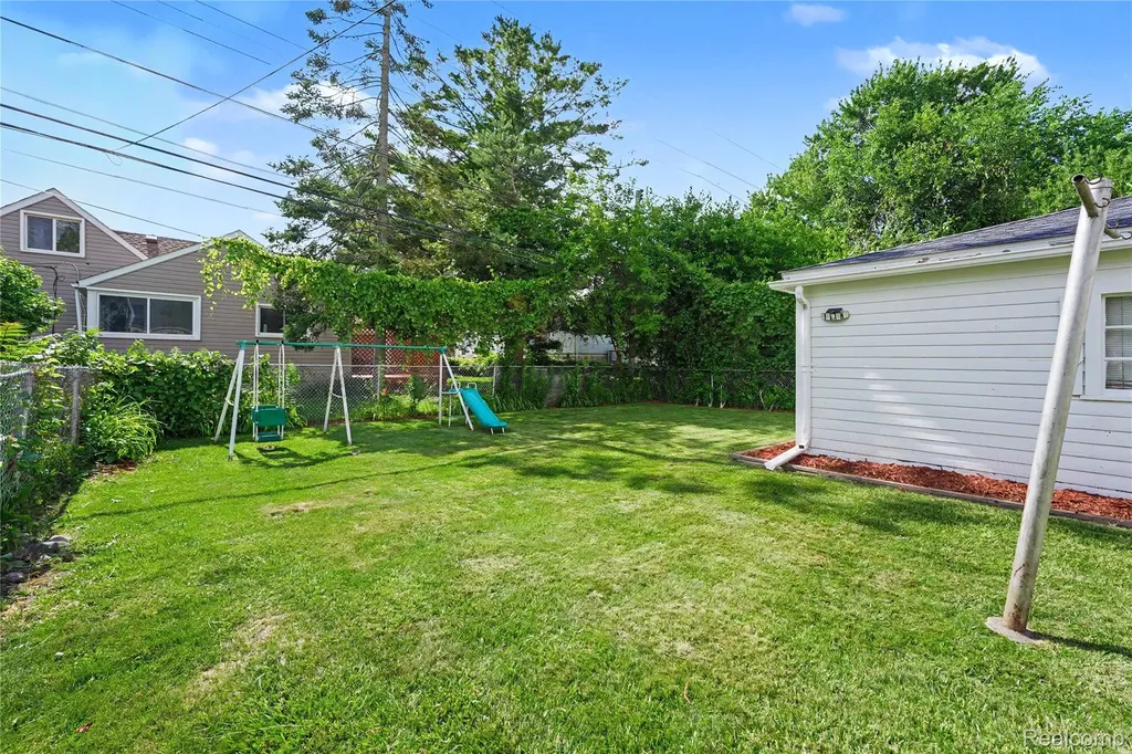 26313 Delton Street Madison Heights City MI 48071