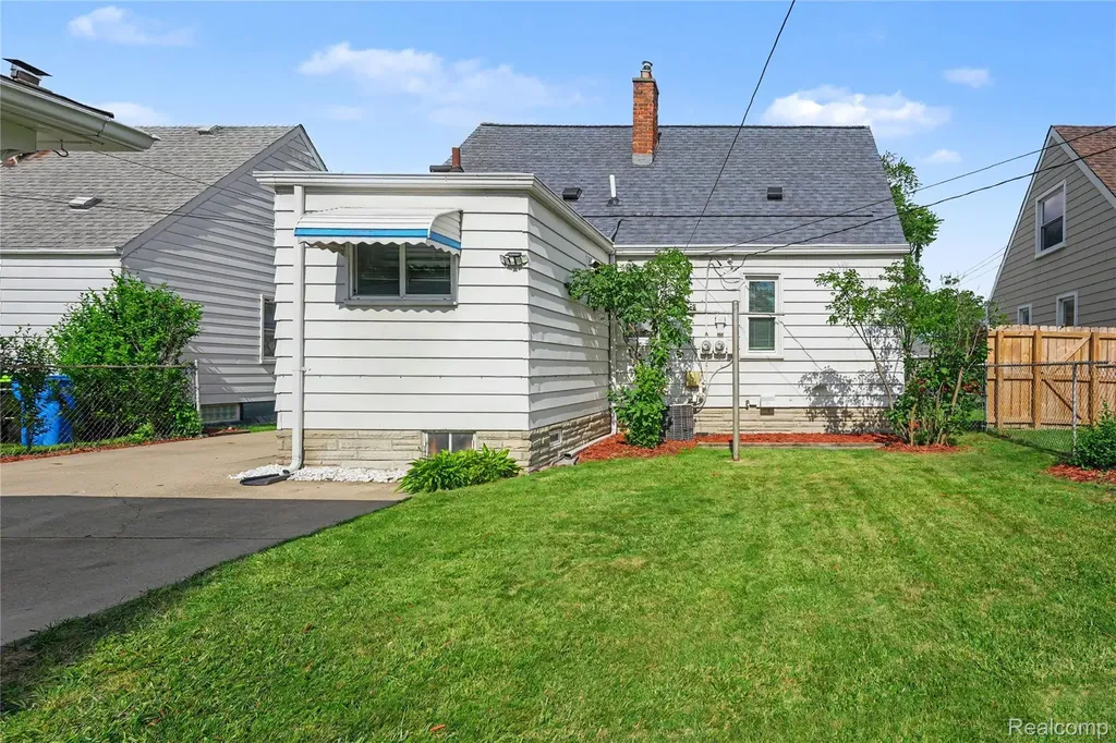 26313 Delton Street Madison Heights City MI 48071