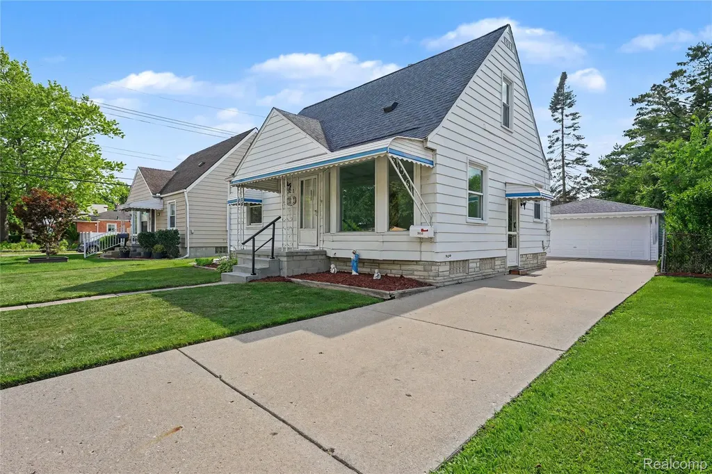 26313 Delton Street Madison Heights City MI 48071